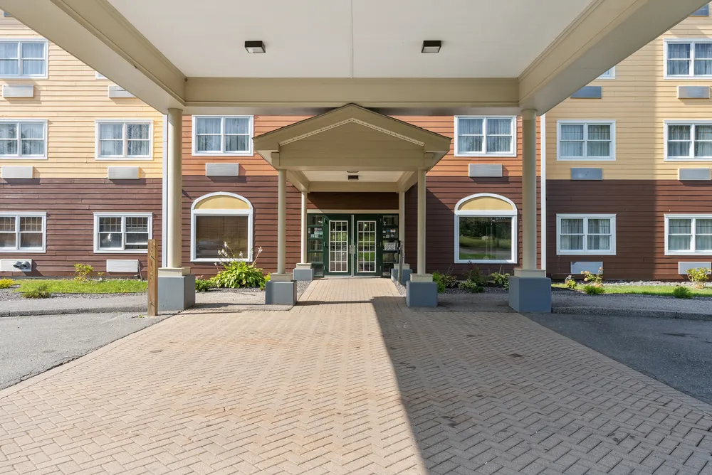 Saco Bay Hotel exterior with free parking lot