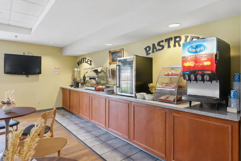 Hot breakfast included at Saco Bay Hotel