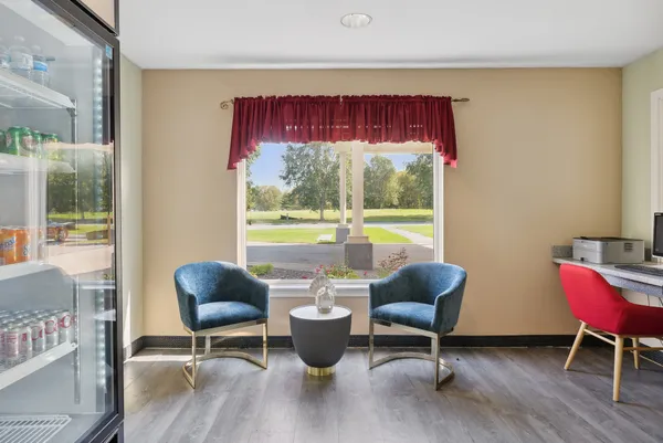 Saco Bay Hotel lobby and front entrance