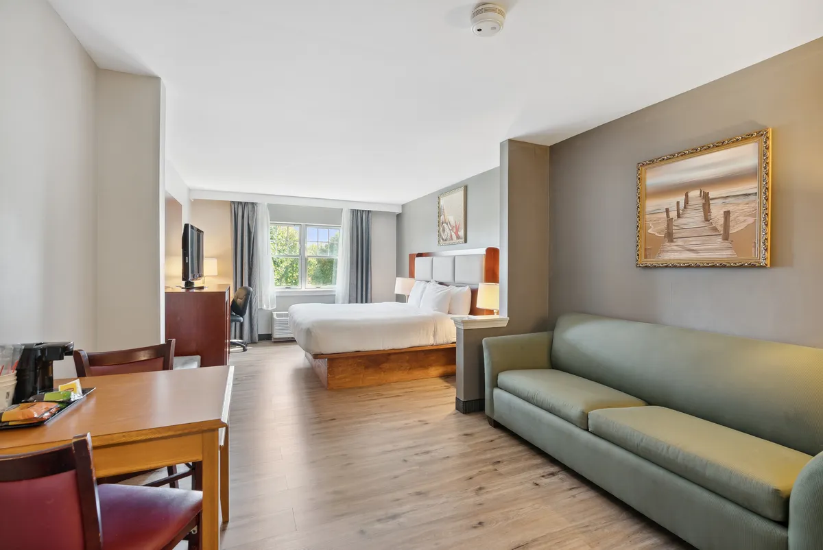 Suite King room at Saco Bay Hotel Maine