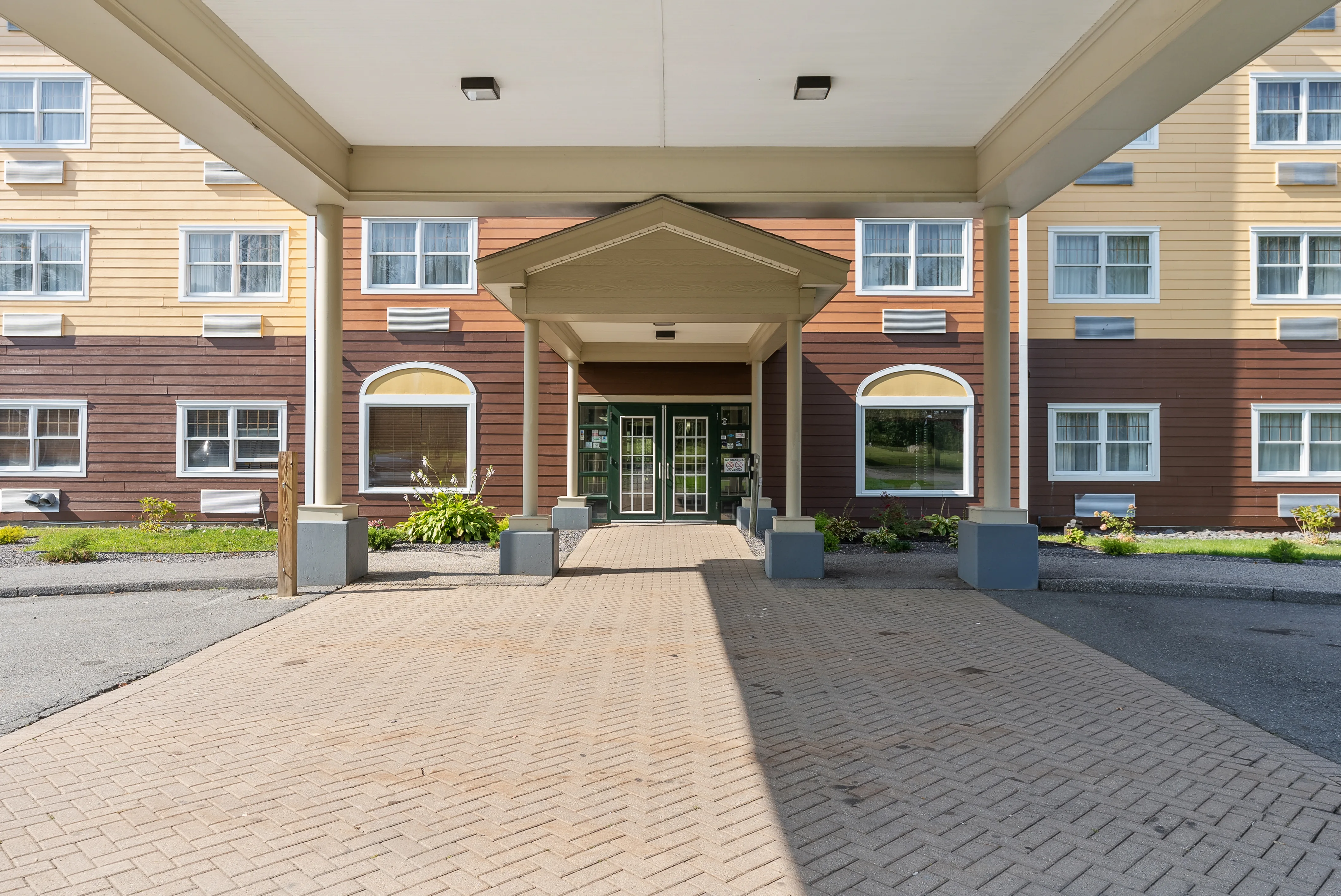 Saco Bay Hotel exterior building in Saco Maine